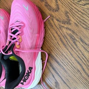Hoka Arahi 6 Women's Athletic Shoes in Pink and White, Size 9.5 B